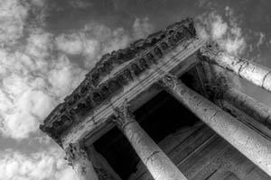avgustov hram; Pula